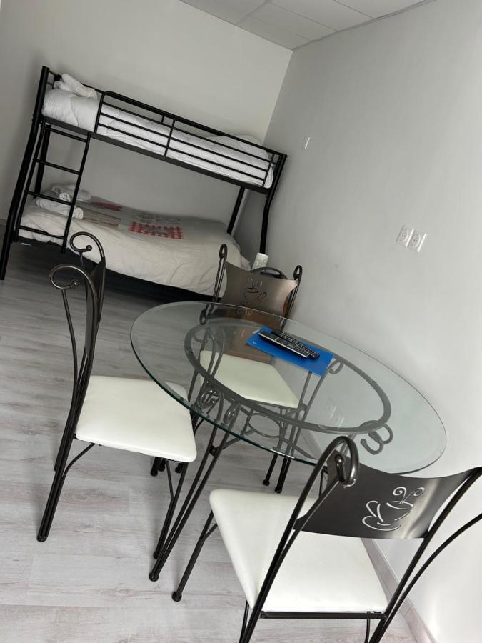 Studio 1 Piece Bussang Luaran gambar
